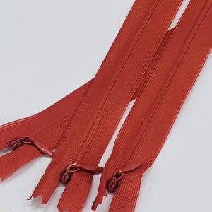 Raudonos plytos spalvos paslėptas užtrauktukas, 22cm, 1vnt 22p/287