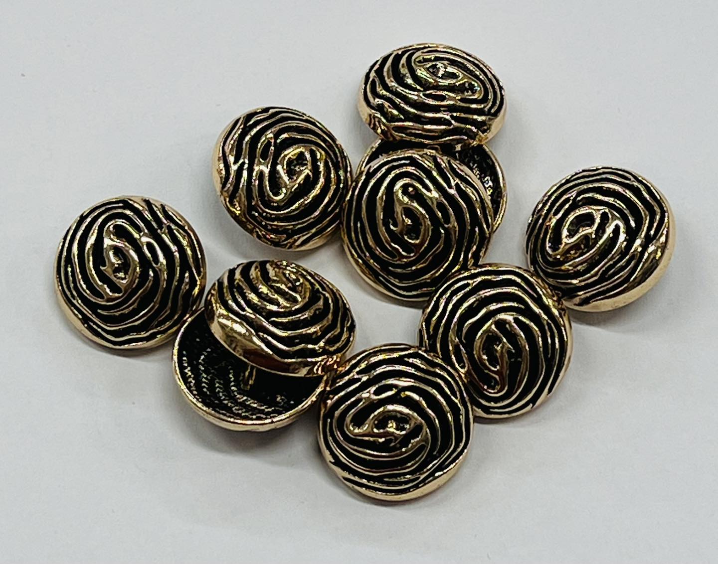 Sendinto aukso vintažinė saga, 2cm, 1vnt 03325