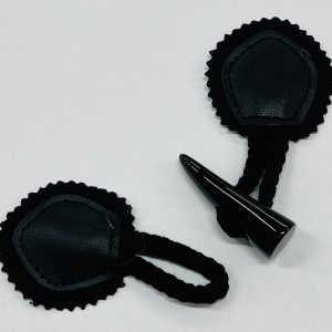 Juodas užsegimas „Ragas”, 1 pora 03340