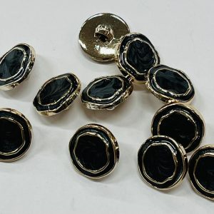 Juoda plastikinė sagutė „Meniškas perlamutras”, 18mm, 1vnt 03335