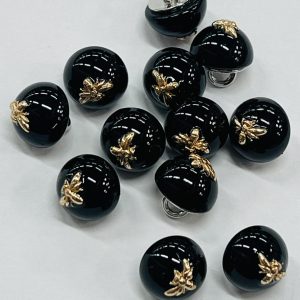 Sagutė – juodas perliukas „Auksinė musytė”, 11mm 03371