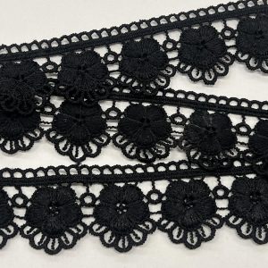 Juoda gipiūrinė nėrinių juosta „Penkialapė gėlytė”, 33mm, 1m 03406