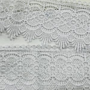 Balti standesni nėriniai „Gėlės – varvekliai”, 9cm, 1m 03422