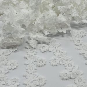 Nerti pieno baltumo nėriniai, gėlytės – lapeliai, 55mm, 1m 03464