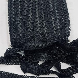 Dekoratyvinė juoda juostelė, įausta atlasine juostele, 18mm, 1m 03465