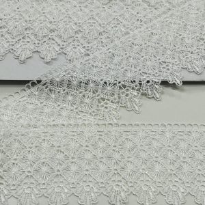Standesnė pieno baltumo nėrinių juosta, 9cm pločio, 1m 03468