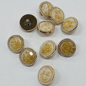 Auksinė, plastikinė saga kreminiu viduriuku, apipinta grandinėle, 21mm, 1vnt 03489