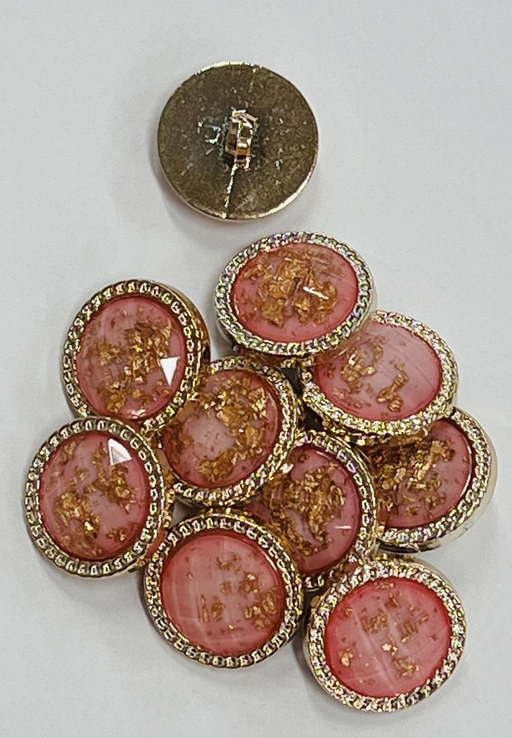 Auksinė, plastikinė saga rožiniu viduriuku, apipinta grandinėle, 21mm, 1vnt 03510