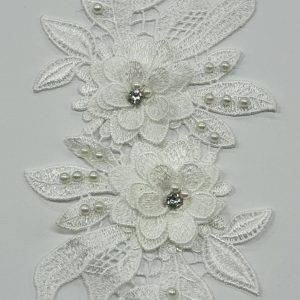 Pieno baltumo nėriniai, nerti, puošti perliukais ir akutėm, 24*10cm, 1vnt 01130