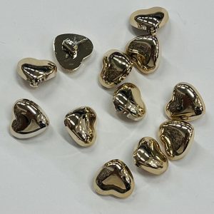 Plastikinė sagutė „Auksinė širdelė”, 15mm, 1vnt 03548