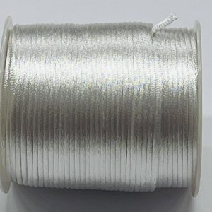 Balta satininė virvelė, 2mm, 1m 2010/101